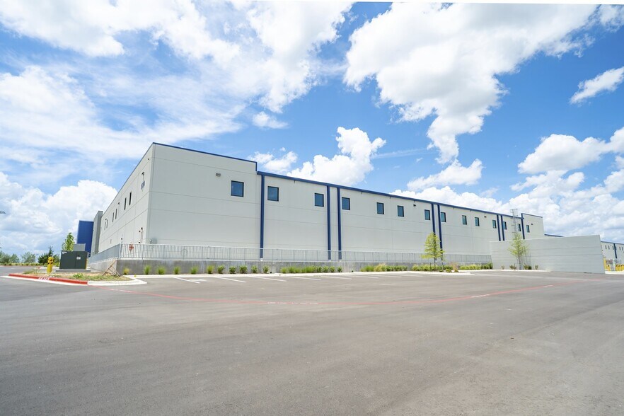 More Photos Of 15508 Impact Way, Pflugerville Warehouse For Lease