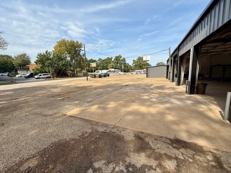 More Photos Of 1622 W Front St, Tyler Industrial For Sale