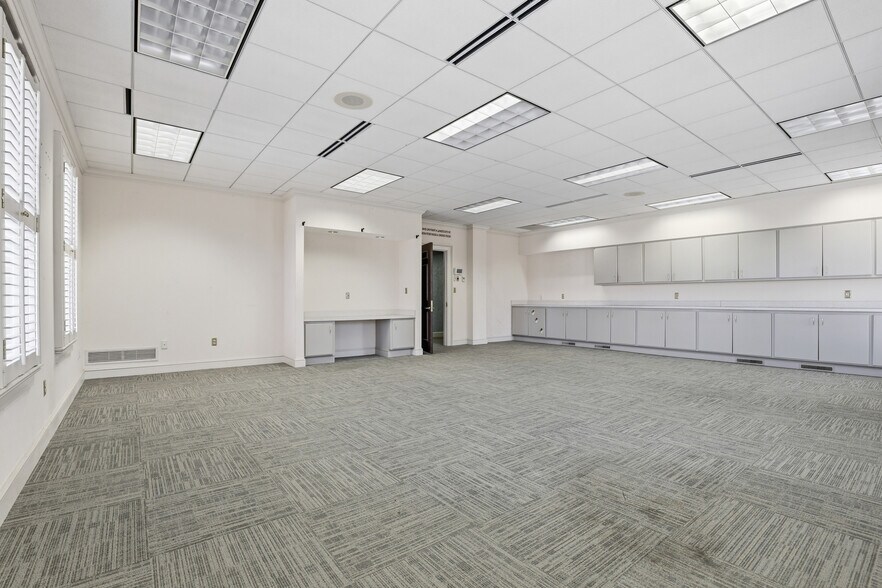 More Photos Of 201 W Main St, Laurens Medical For Lease