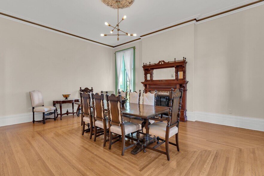 More Photos Of 389 King St E, Gananoque Office For Sale