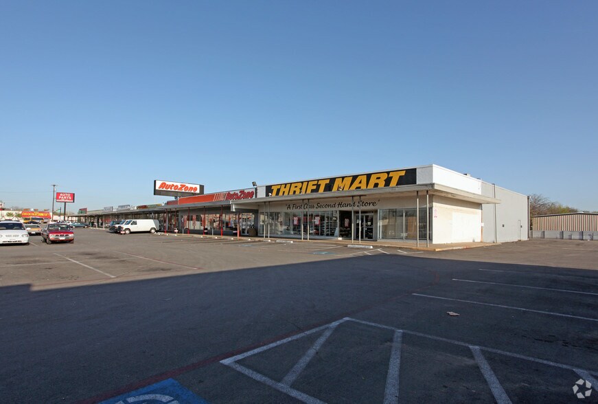 More Photos Of 1015 E Irving Blvd, Irving Unknown For Lease