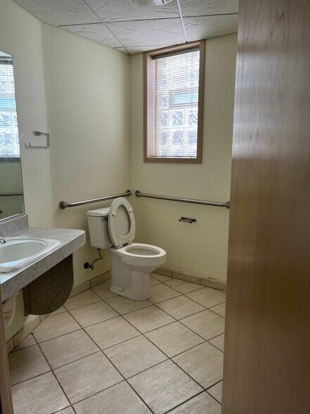 More Photos Of 6613-6621 Ogden Ave, Berwyn Storefront Retail Office For Sale