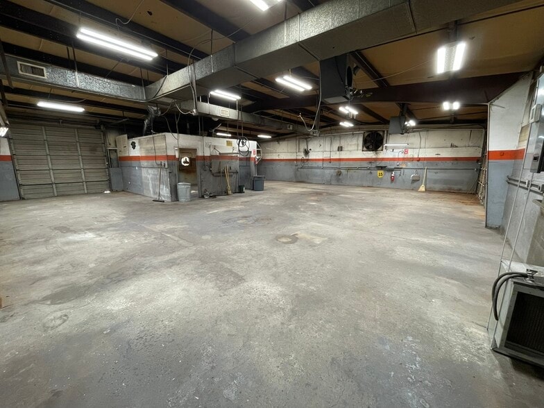 More Photos Of 8621 Fairview Rd, Charlotte Unknown For Lease