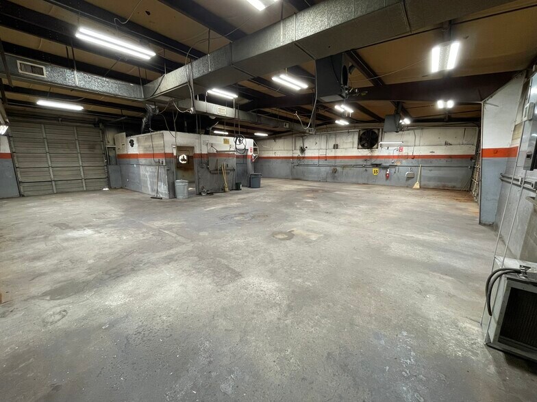 More Photos Of 8621 Fairview Rd, Charlotte Unknown For Lease