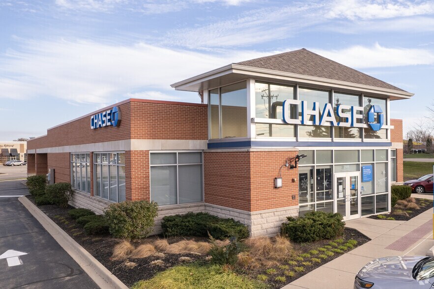 Primary Photo Of 2911 Commerce Dr, Johnsburg Bank For Lease