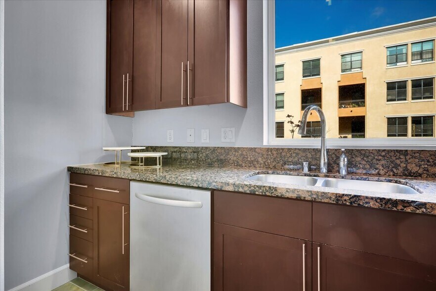 More Photos Of 300 E 4th St, Long Beach Apartments For Sale