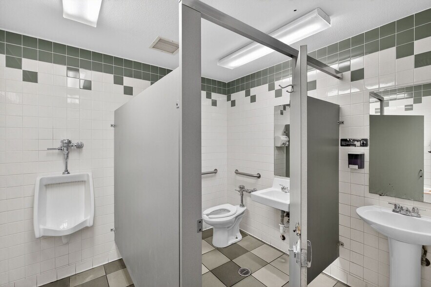 More Photos Of 4040 US Highway 27 S, Sebring Restaurant For Sale