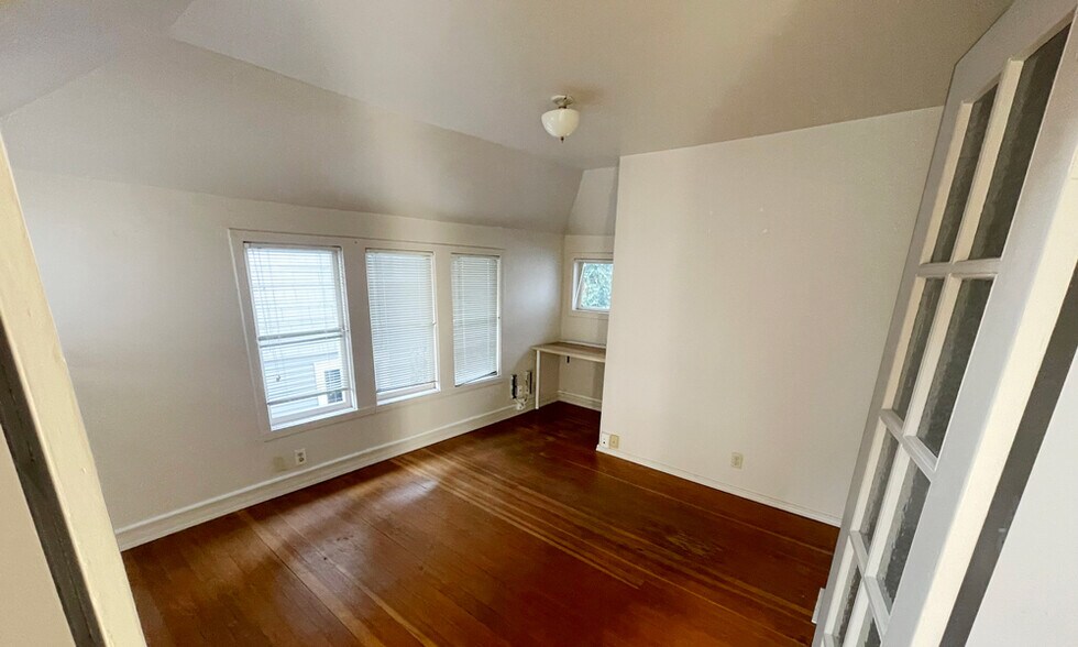 More Photos Of 2226 Queen Anne Ave N, Seattle General Retail For Sale