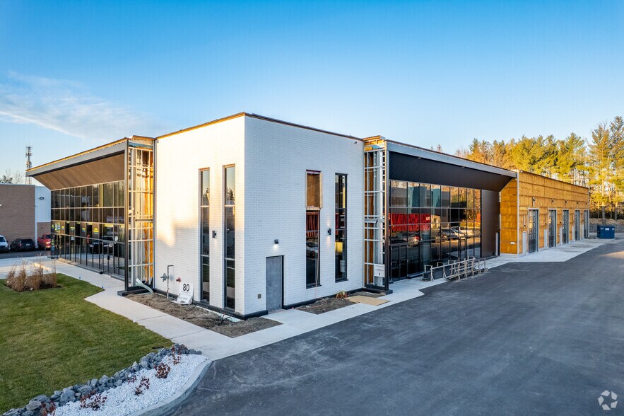 Primary Photo Of 80 Rue Émilien-Marcoux, Blainville Showroom For Sale