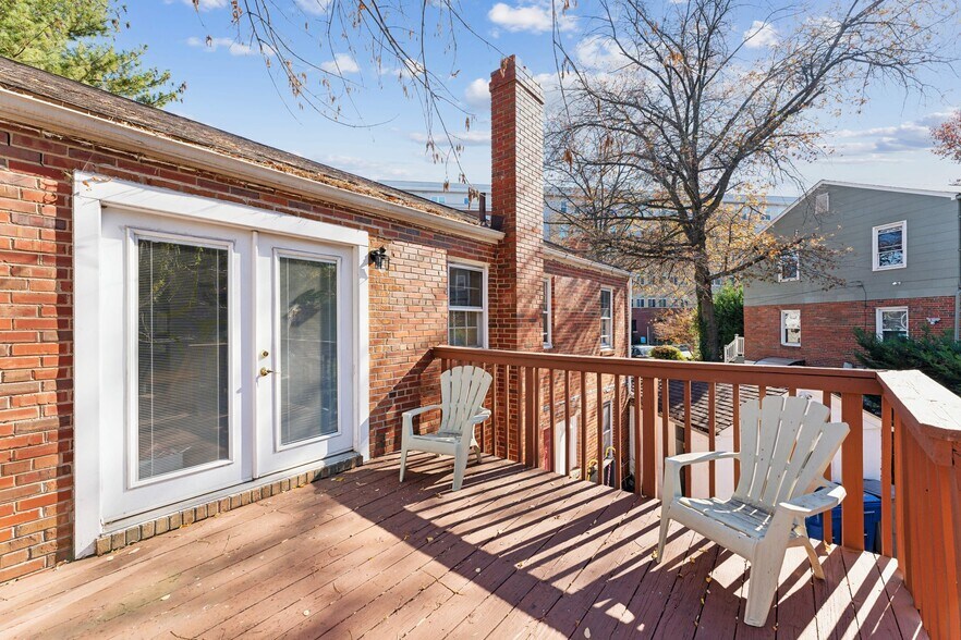 More Photos Of 5730 Biscayne dr, Alexandria Office For Sale