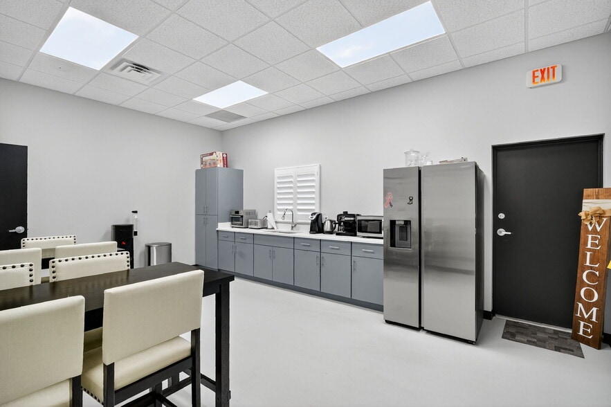 More Photos Of 881 Oakley Seaver Dr, Clermont Medical For Lease