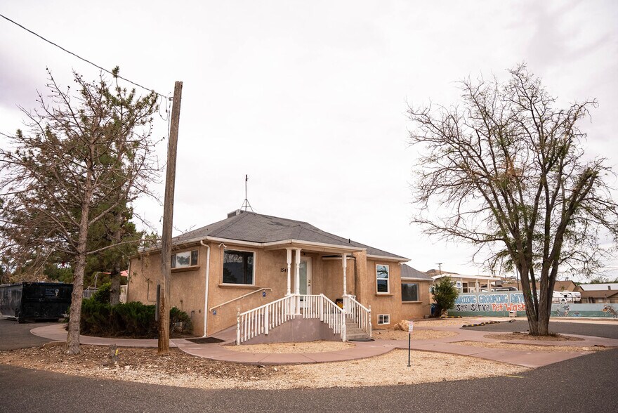 More Photos Of 1545 W State St, Hurricane Veterinarian Kennel For Lease