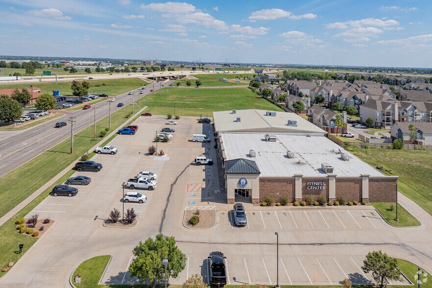 More Photos Of 11300 W Reno Ave, Yukon Health Club For Lease