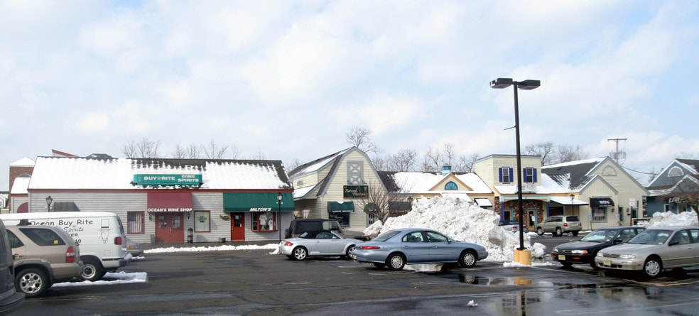 More Photos Of 833 W Park Ave, Ocean Unknown For Lease