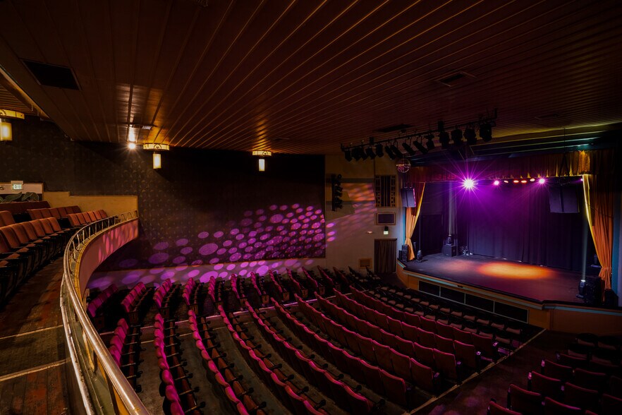 More Photos Of 143 SE H St, Grants Pass Theater Concert Hall For Sale