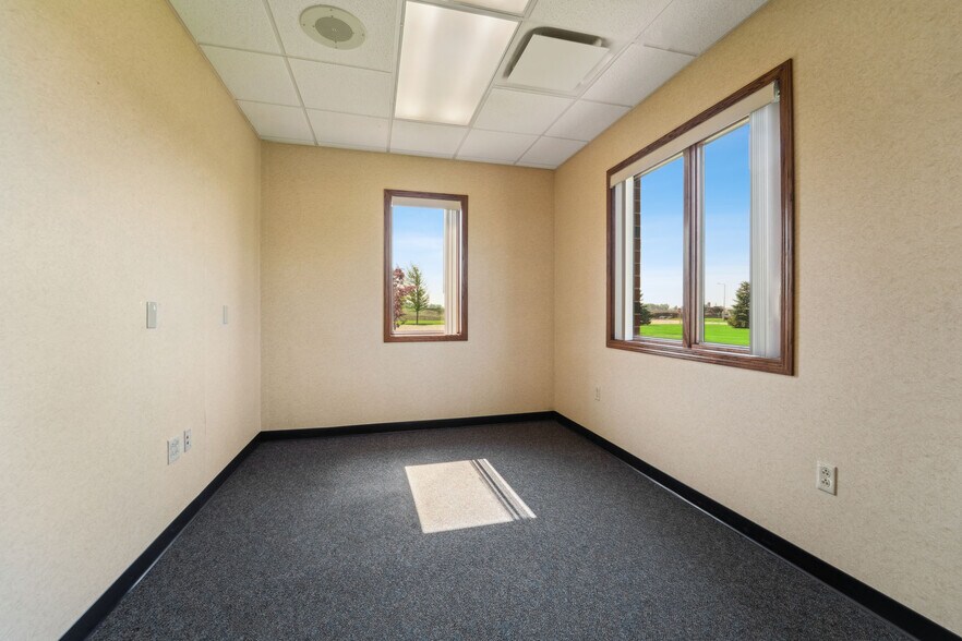 More Photos Of 790 Eastgate Dr, Ripon Medical For Sale