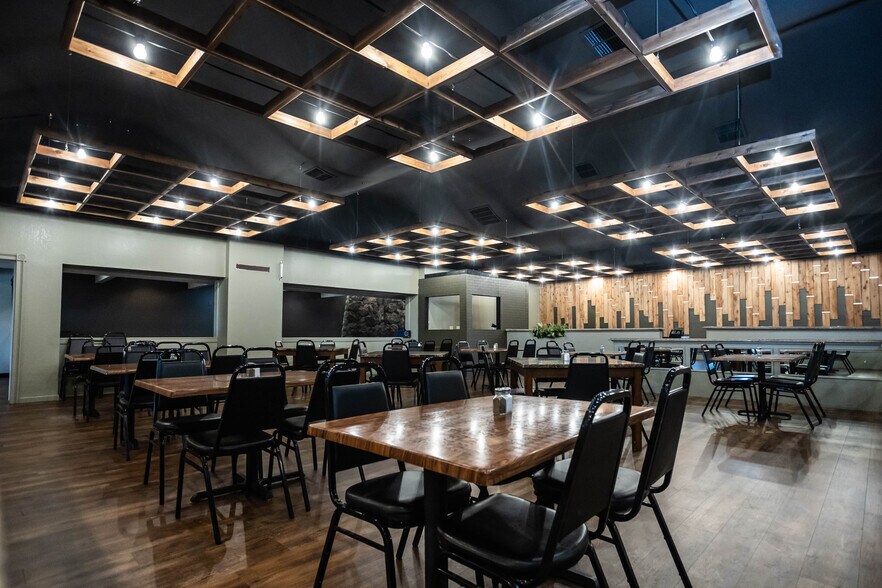 More Photos Of 1301 E Fulton St, Garden City Bar For Sale