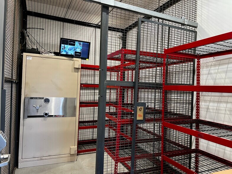 More Photos Of 1317 Cota Ave, Long Beach Manufacturing For Sale