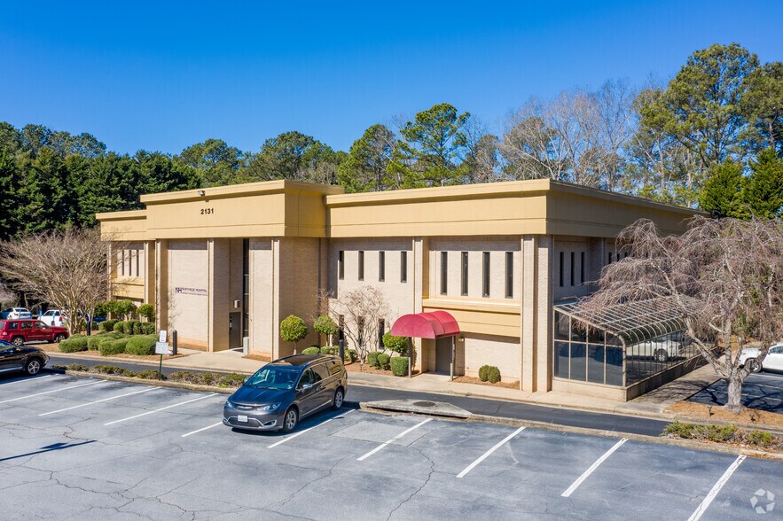 Primary Photo Of 2131 Fountain Dr, Snellville Medical For Lease