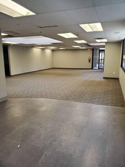 More Photos Of 1325 American Blvd E, Bloomington Showroom For Sale