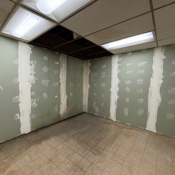 More Photos Of 192 Providence St, Hyde Park Warehouse For Lease