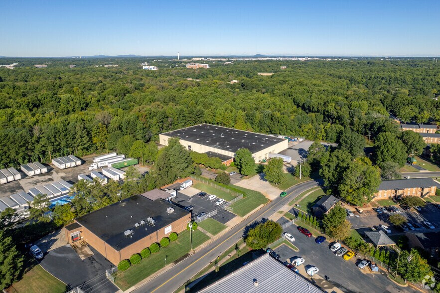 More Photos Of 1133 Pressley Rd, Charlotte Warehouse For Sale