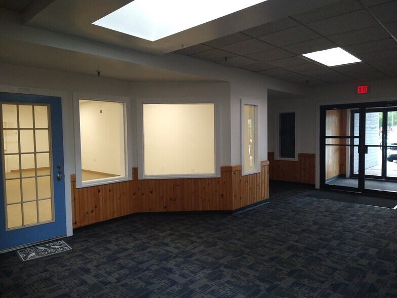 More Photos Of 140 Point Judith Rd, Narragansett Storefront Retail Office For Sale