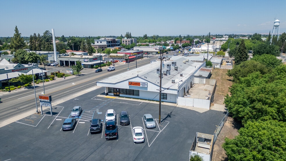 More Photos Of 727 Clovis Ave, Clovis Freestanding For Sale