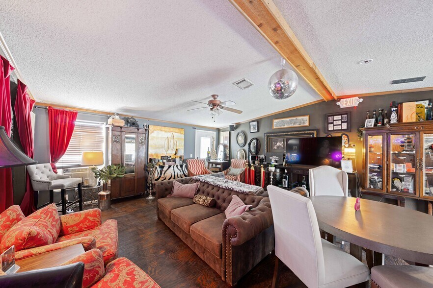 More Photos Of 33855 Blanco Rd, Bulverde Bar For Sale