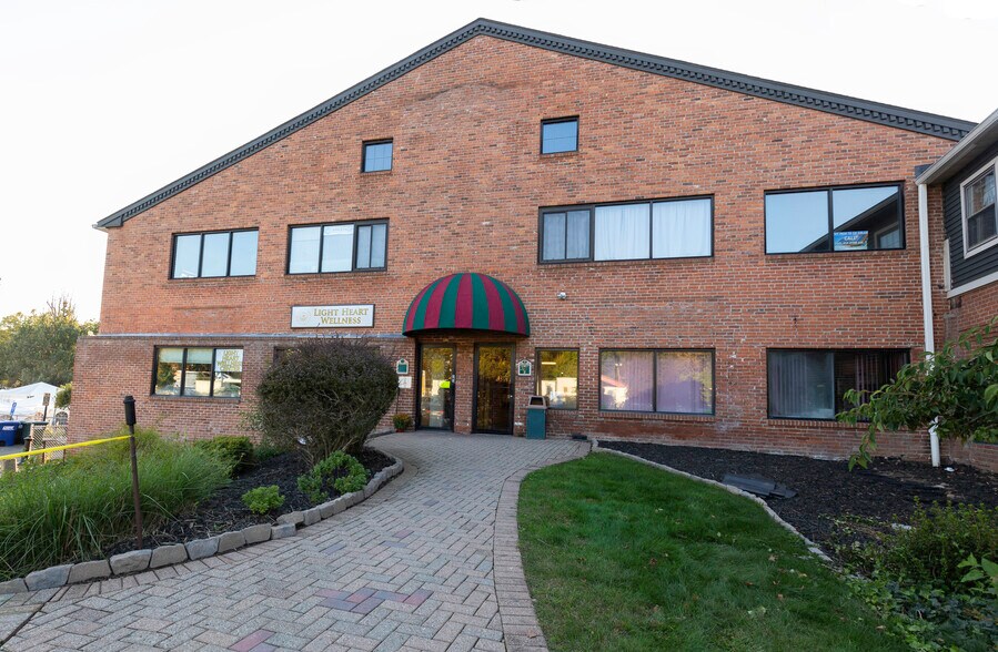 More Photos Of 35 N Main St, Southington Medical For Lease