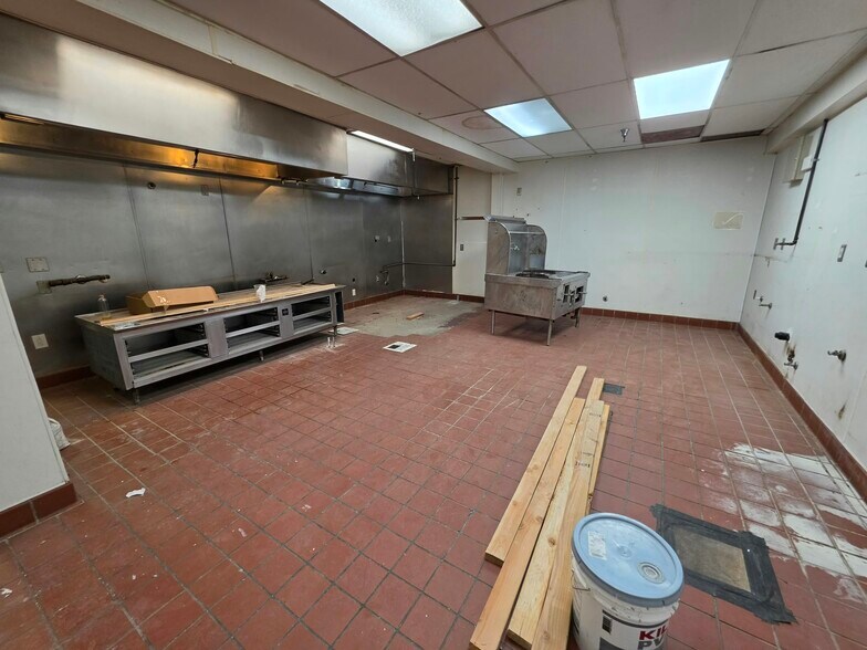 More Photos Of 1093 Airport Rd, Imperial Hotel For Lease