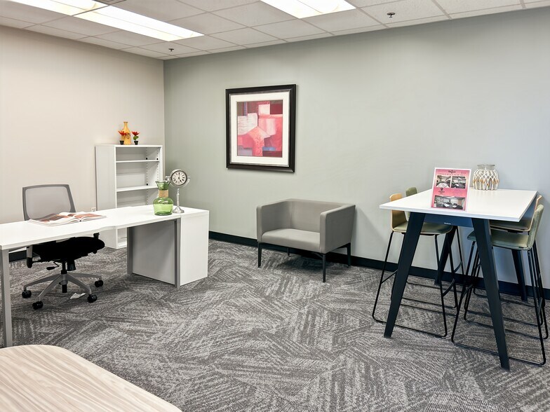 More Photos Of 450 E 96th St, Indianapolis Coworking Space