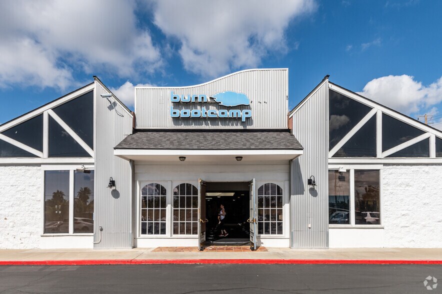 More Photos Of 2651-2675 Irvine Ave, Costa Mesa Storefront For Lease