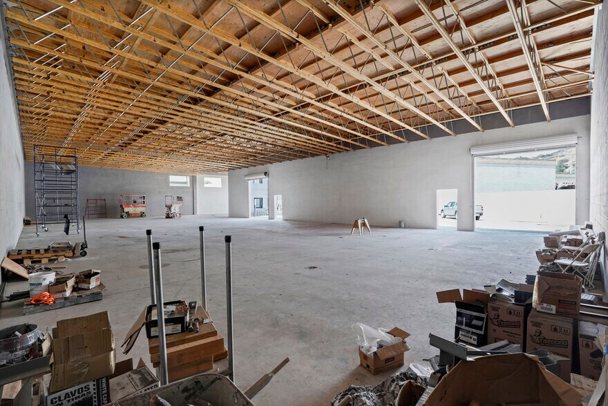 More Photos Of 10926 Randall St, Sun Valley Warehouse For Lease