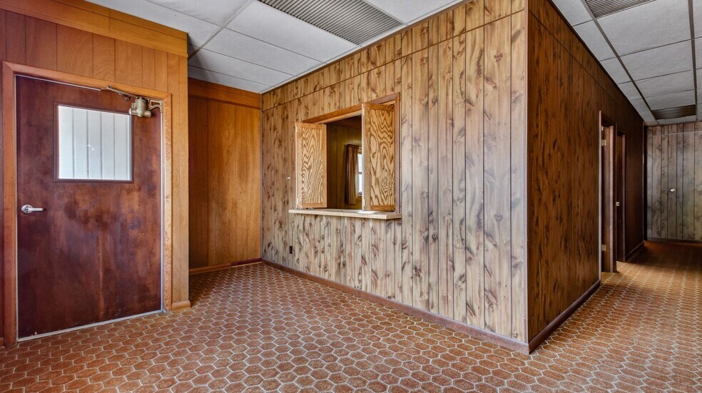 More Photos Of 113 S Main St, Greenwood Office For Sale