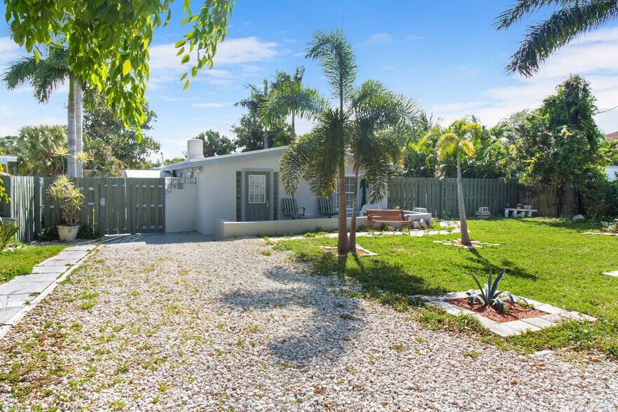 More Photos Of 3570 N Old Dixie Hwy, Delray Beach Apartments For Sale