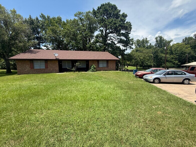 More Photos Of 1007 Richey Dr, Gladewater Apartments For Sale