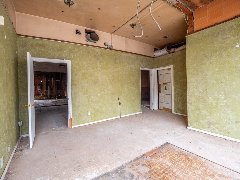 More Photos Of 212 E Choctaw Ave, Mcalester Office For Sale