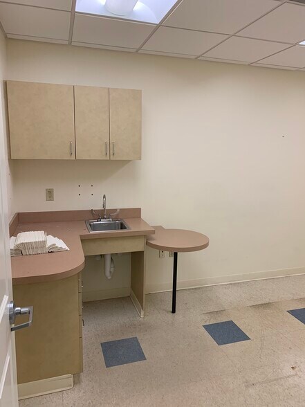 More Photos Of 208 Kevin Ln, Brodheadsville Medical For Lease