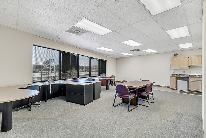 More Photos Of 8390 Terminal Rd, Lorton Flex For Sale