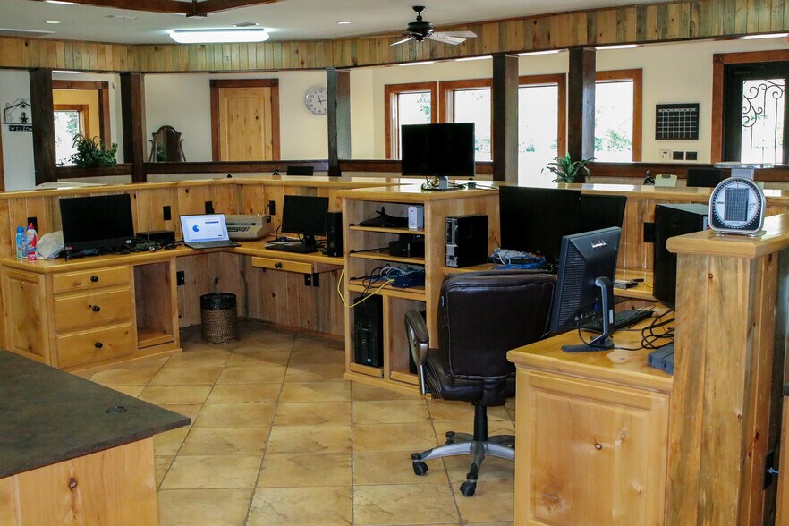More Photos Of 404 Wynn Dr, Jacksonville Loft Creative Space For Sale