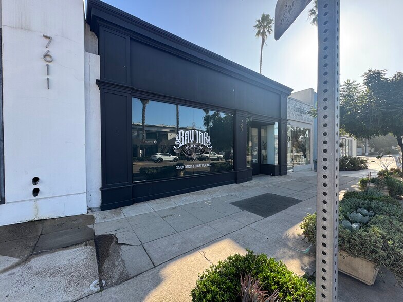 More Photos Of 7603-7607 Girard Ave, La Jolla Storefront For Lease
