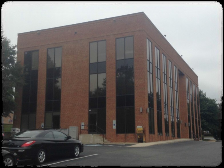 More Photos Of 319 S Sharon Amity Rd, Charlotte Office For Sale