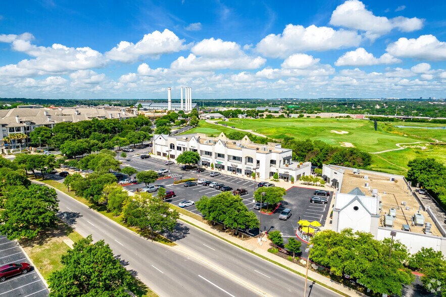 More Photos Of 555 E Basse Rd, San Antonio Freestanding For Lease