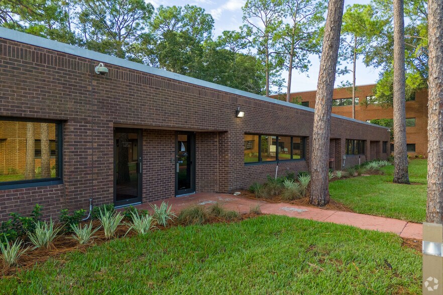 More Photos Of 7948 Baymeadows Way, Jacksonville Office For Lease