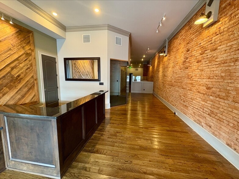 More Photos Of 12 E Johnston St, Forsyth Office Residential For Lease