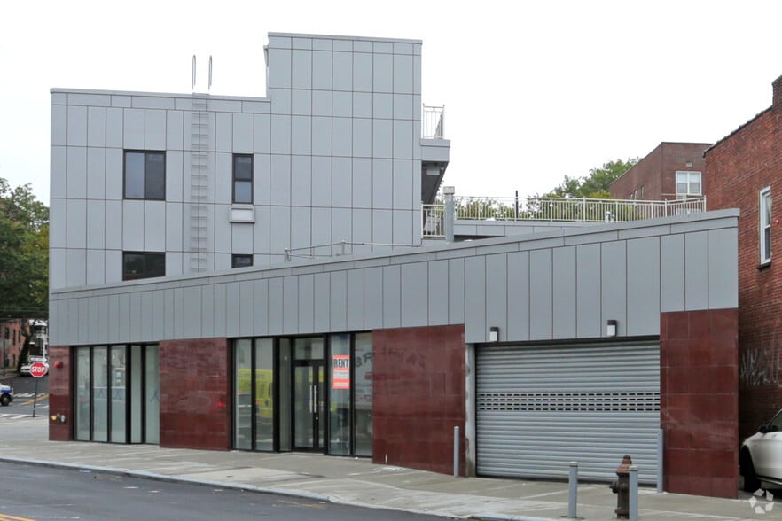 More Photos Of 38-06 Greenpoint Ave, Long Island City Apartments For Lease