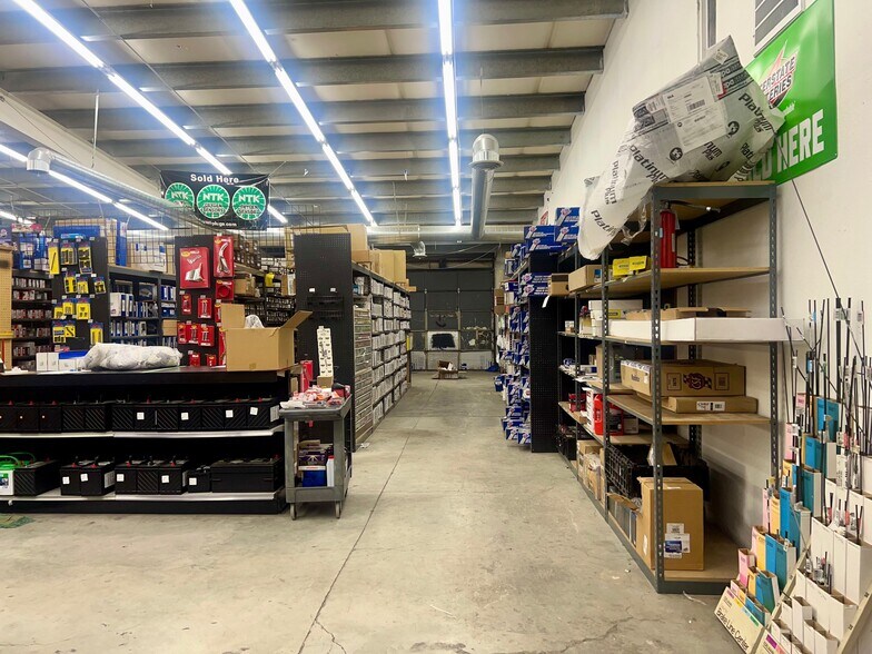 More Photos Of 950 W Columbia Dr, Kennewick Freestanding For Lease