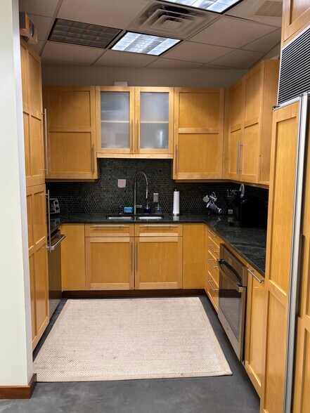 More Photos Of 4005 2nd Ave S, Birmingham Office For Lease