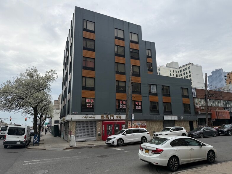 More Photos Of 13553 Northern Blvd, Flushing Apartments For Lease